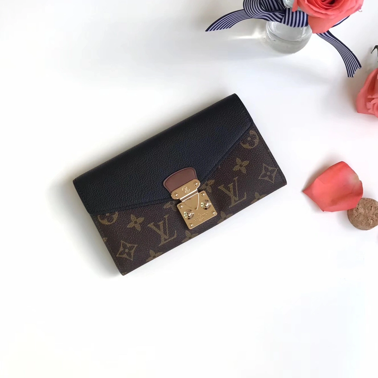 Louis wallet Vuitton Pallas 1223